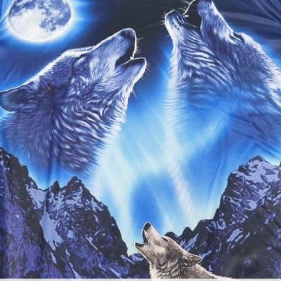 Wolf and moon shirt - Picture 4 of 5